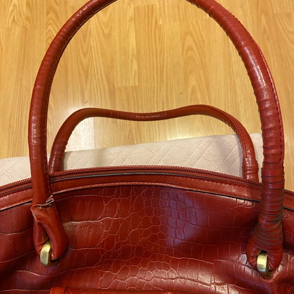 Bueno red faux leather travel bag - Picture 7 of 16